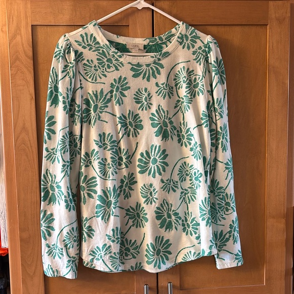 Size Medium Green and White Long Sleeve Shirt - Picture 1 of 4